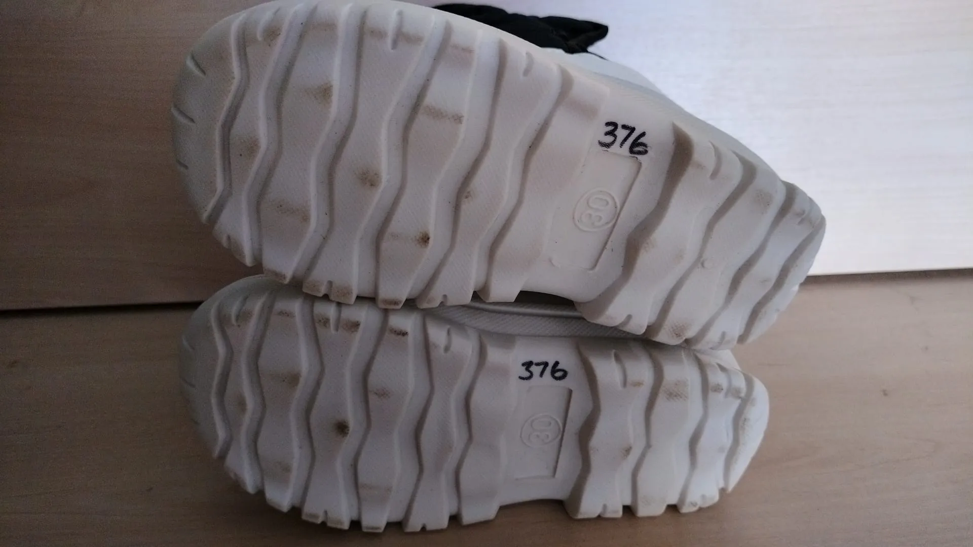 Pre Loved Roarsome (Dinoski) Kids Snow Boots Size EU30 (376)
